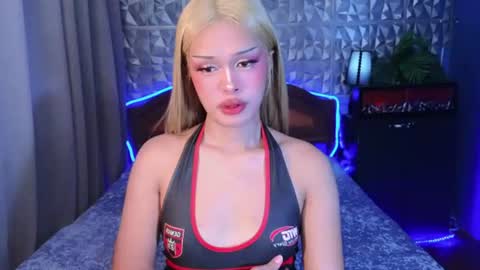 im your queen steffie online show from June 19, 2:32 pm