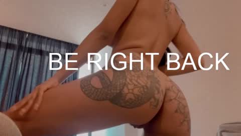 Snapshot of missketzaly chatting on December 28, 1:38 pm Ania online show from December 28, 1:38 pm