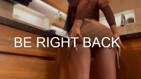 Snapshot of missketzaly chatting on February 20, 4:57 pm Ania online show from February 20, 4:57 pm