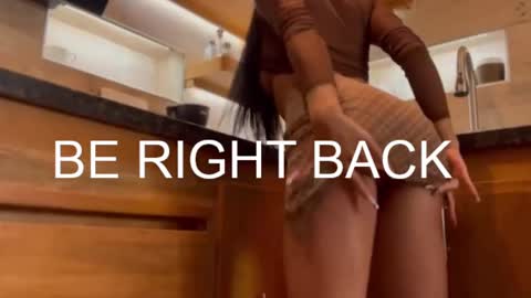 Snapshot of missketzaly chatting on February 27, 1:07 pm Ania online show from February 27, 1:07 pm