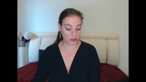 Snapshot of misskhloe chatting on December 1, 10:53 am Khloe online show from December 1, 10:53 am