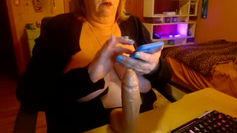 MissKittyFox online show from January 18, 5:55 am