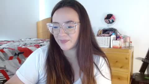 Snapshot of misslady__eva chatting on February 2, 2:24 pm eva   online show from February 2, 2:24 pm