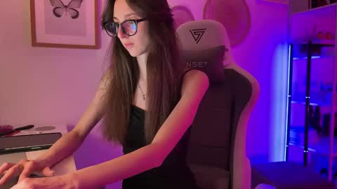 misslalii online show from April 2, 7:22 pm