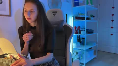 misslalii online show from April 17, 5:27 pm