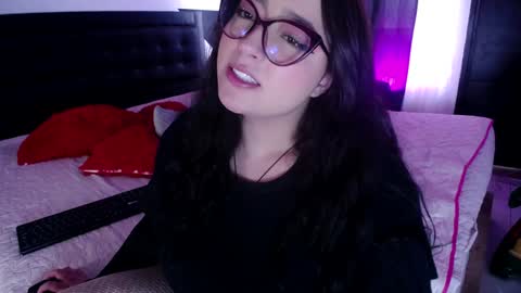 Snapshot of missloise chatting on December 12, 3:59 pm Miss Loise online show from December 12, 3:59 pm