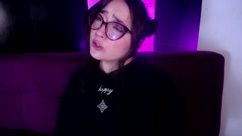Snapshot of missloise chatting on December 19, 7:40 pm Miss Loise online show from December 19, 7:40 pm