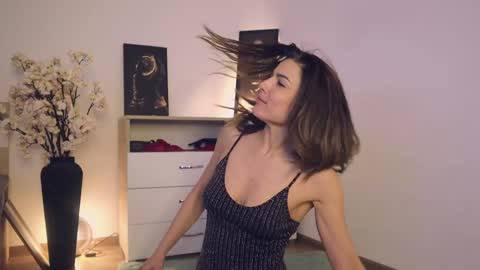 Lullu online show from January 26, 2:08 pm