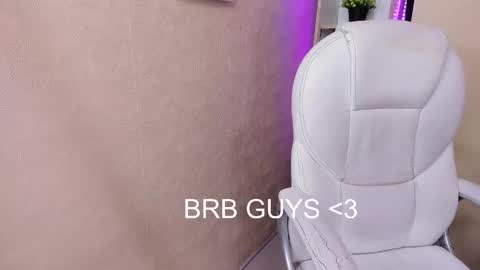 Snapshot of misslynn_ chatting on March 7, 7:19 am i am lyn online show from March 7, 7:19 am