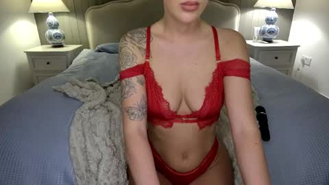 Snapshot of missmadisonmae chatting on April 21, 9:17 pm Miss Madison Mae online show from April 21, 9:17 pm