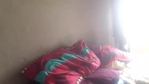 Snapshot of missmeandre chatting on January 27, 6:09 am 4bdn couple online show from January 27, 6:09 am