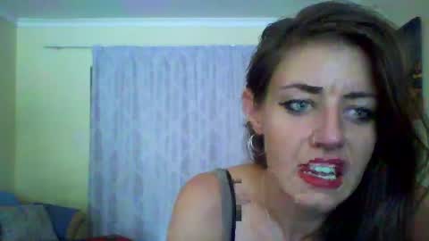 Snapshot of missmeandre chatting on March 5, 12:33 pm 4bdn couple online show from March 5, 12:33 pm