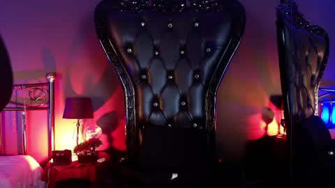 missmelania online show from May 21, 8:05 pm
