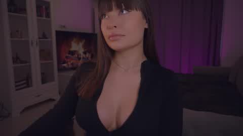 LUXXANDRA online show from February 1, 6:23 am