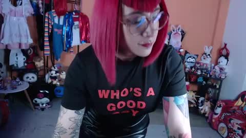 Miss Mia online show from April 16, 9:15 pm