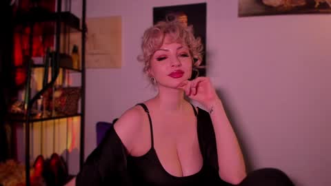 Snapshot of missmirandagd chatting on February 3, 8:24 am online show from February 3, 8:24 am