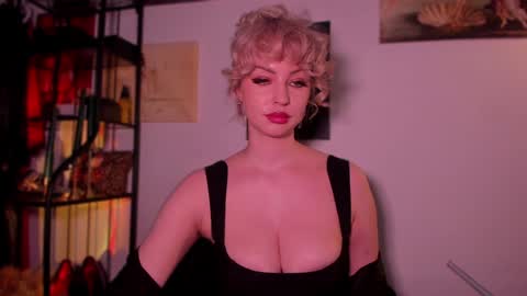 Snapshot of missmirandagd chatting on February 3, 11:31 am online show from February 3, 11:31 am