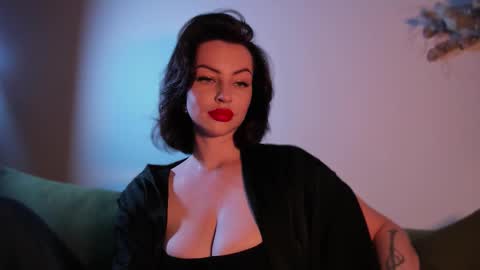 Snapshot of missmirandagd chatting on October 24, 10:55 am online show from October 24, 10:55 am