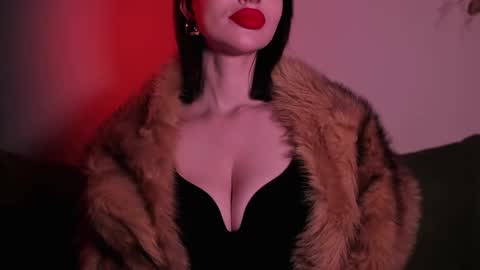 Snapshot of missmirandagd chatting on October 29, 10:17 am online show from October 29, 10:17 am