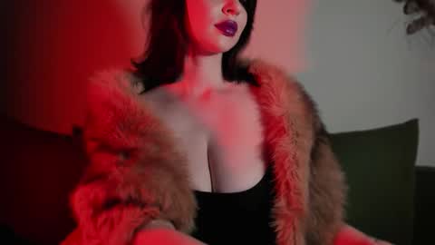 Snapshot of missmirandagd chatting on November 1, 1:46 pm online show from November 1, 1:46 pm