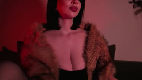 Snapshot of missmirandagd chatting on November 7, 1:55 pm online show from November 7, 1:55 pm