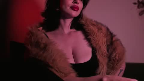 Snapshot of missmirandagd chatting on November 10, 8:08 pm online show from November 10, 8:08 pm