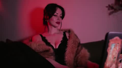 Snapshot of missmirandagd chatting on November 12, 1:33 pm online show from November 12, 1:33 pm