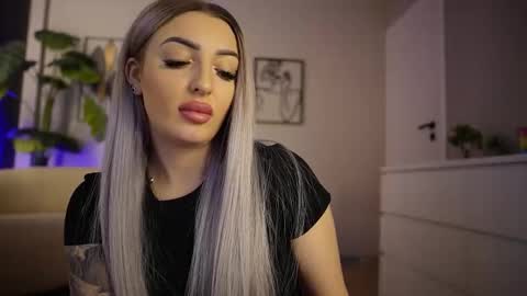 Snapshot of missobsidian chatting on February 2, 8:51 pm Miss Obsidian online show from February 2, 8:51 pm