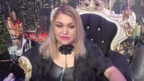 QueenT online show from November 2, 11:29 pm