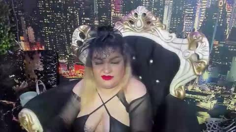 QueenT online show from November 28, 11:40 pm