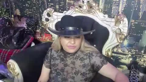 QueenT online show from November 30, 11:42 pm