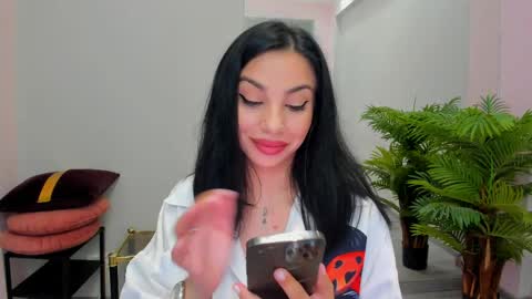 Sienna online show from April 3, 6:11 am