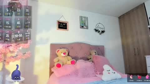 ... Independent model online show from February 26, 1:15 am