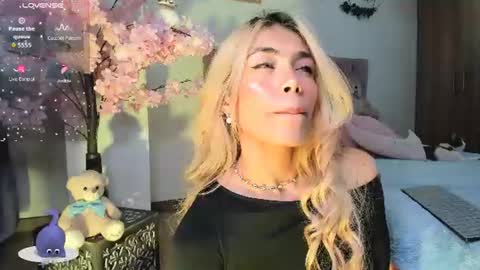 ... Independent model online show from July 5, 12:39 am