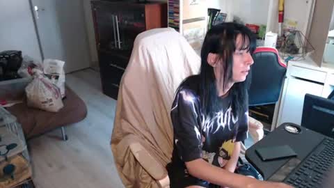 missthon online show from June 24, 12:04 pm