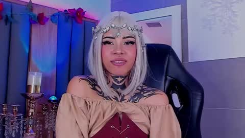 Snapshot of misstomie_ chatting on January 31, 5:21 pm Tomiehelp me get to 100 thumbs up online show from January 31, 5:21 pm