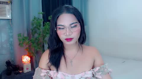 misstrishontop online show from January 10, 6:28 pm