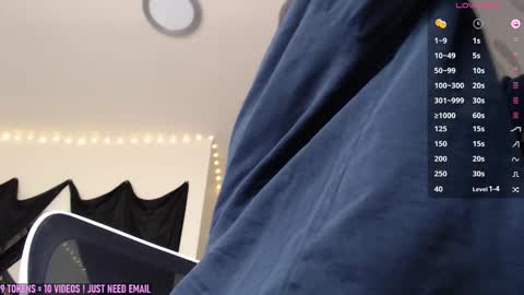 Snapshot of missvanessajune chatting on March 3, 7:17 pm V Nessa online show from March 3, 7:17 pm