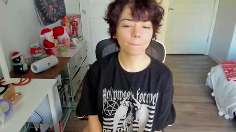 Snapshot of missvanessajune chatting on November 30, 8:35 pm V Nessa online show from November 30, 8:35 pm