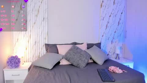 missvioleet online show from March 23, 6:12 pm