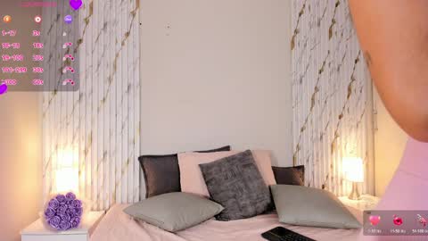 missvioleet online show from April 4, 4:59 pm