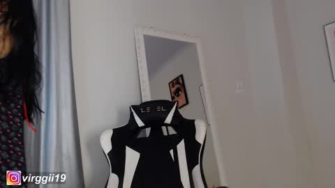 Snapshot of missvirggii chatting on November 6, 10:43 pm missvirggii online show from November 6, 10:43 pm