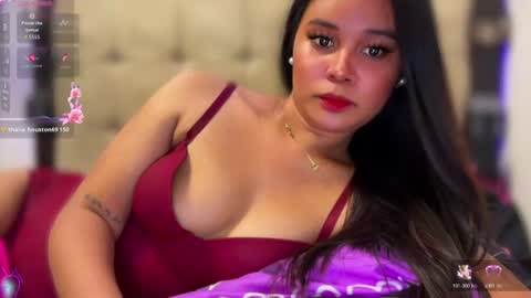Snapshot of missxthalia697 chatting on June 20, 8:28 am Miss. Thalia online show from June 20, 8:28 am