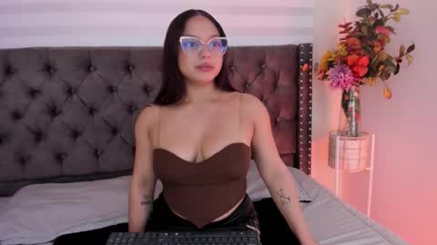 Snapshot of missy_davis chatting on November 24, 9:47 pm Miss online show from November 24, 9:47 pm