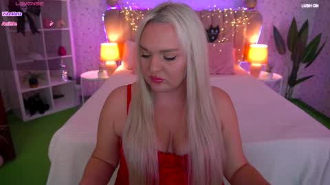 Snapshot of missyymarty chatting on October 31, 3:46 pm missyymarty online show from October 31, 3:46 pm