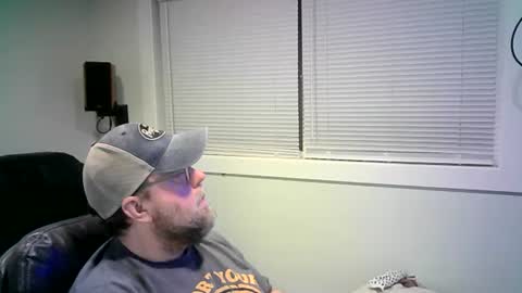 Snapshot of mister_happy567 chatting on February 20, 5:12 am Mr. Happy online show from February 20, 5:12 am