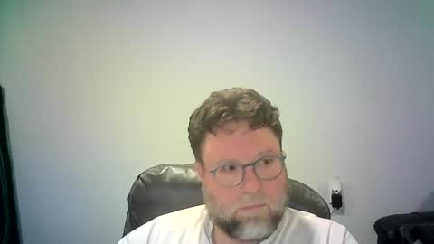 Snapshot of mister_happy567 chatting on November 9, 4:44 am Mr. Happy online show from November 9, 4:44 am