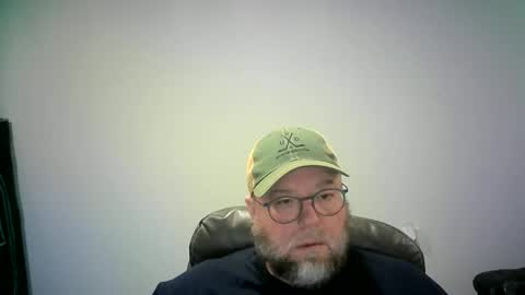 Snapshot of mister_happy567 chatting on November 18, 6:18 am Mr. Happy online show from November 18, 6:18 am