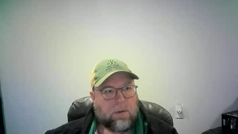 Snapshot of mister_happy567 chatting on November 19, 6:35 am Mr. Happy online show from November 19, 6:35 am