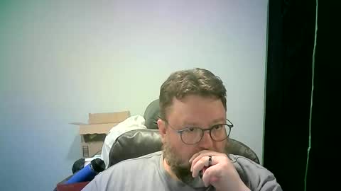 Snapshot of mister_happy567 chatting on December 2, 7:14 am Mr. Happy online show from December 2, 7:14 am